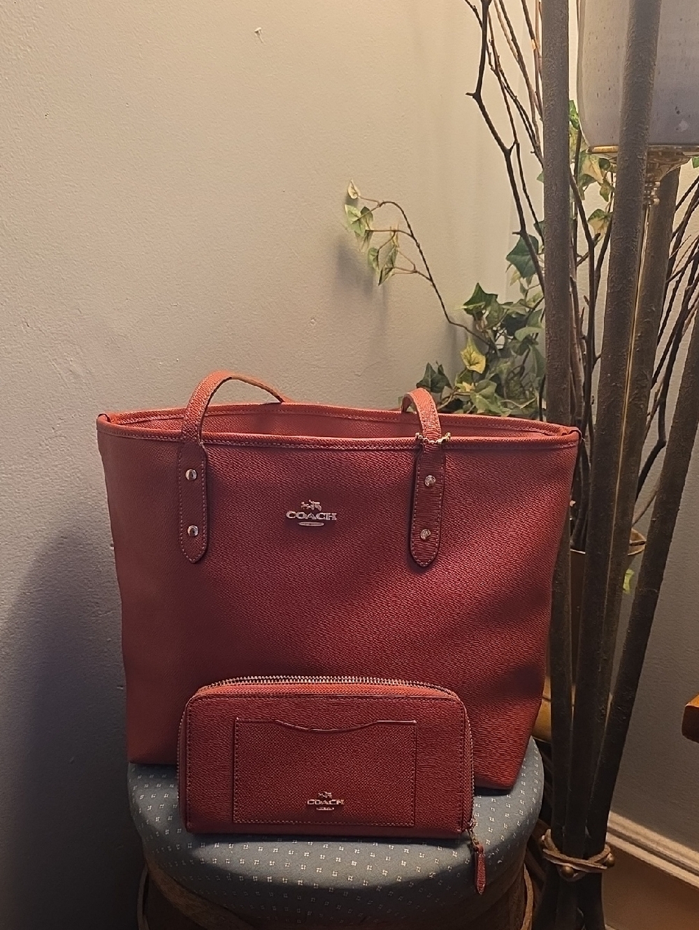 LOW START COACH GALLERY TOTE AND WALLET GOOD USED CONDITION
